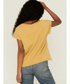 Cleo + Wolf Women's Stay Golden Rolled Sleeve Graphic Tee 7 Cleo + Wolf Women's Stay Golden Rolled Sleeve Graphic Tee -Cleo & Wolf Shop 2000359337 710 P4