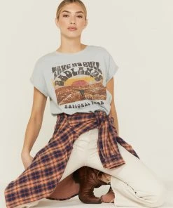 Cleo + Wolf Women's Badlands Rolled Sleeve Graphic Tee
