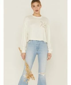 Cleo + Wolf Women's Boxy Floral Pocket Long Sleeve Cropped Pullover Sweatshirt Ivory