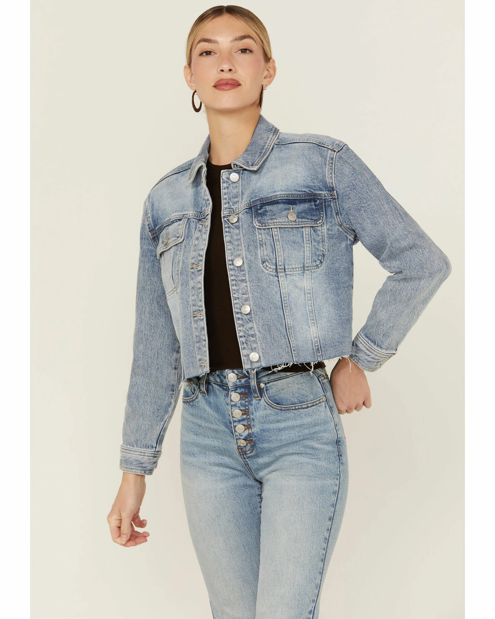 Cleo + Wolf Women's Wilshire Cropped Oversized Denim Jacket Light Wash 2 Cleo + Wolf Women's Wilshire Cropped Oversized Denim Jacket Light Wash - Image 2