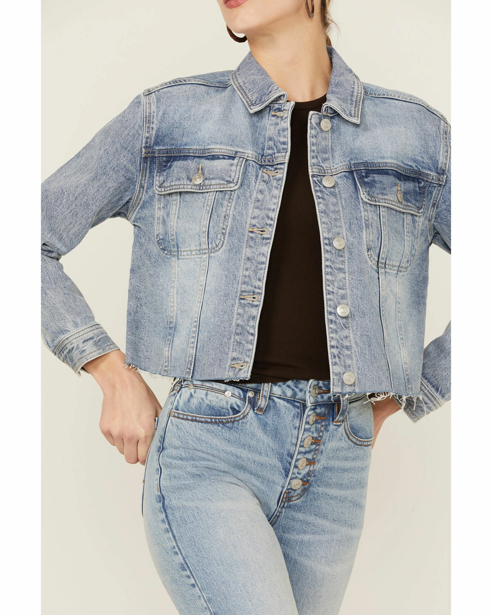 Cleo + Wolf Women's Wilshire Cropped Oversized Denim Jacket Light Wash 3 Cleo + Wolf Women's Wilshire Cropped Oversized Denim Jacket Light Wash - Image 3