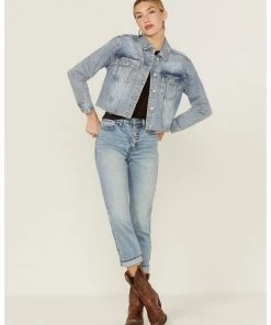 Cleo + Wolf Women's Wilshire Cropped Oversized Denim Jacket Light Wash 10 Cleo + Wolf Women's Wilshire Cropped Oversized Denim Jacket Light Wash -Cleo & Wolf Shop 2000359529 412 P5