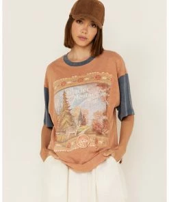 Cleo + Wolf Women's Glacier Montana Oversized Graphic Tee Beige/khaki