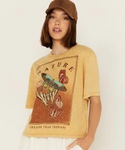 Cleo + Wolf Women's Nature Is Therapy Graphic Tee