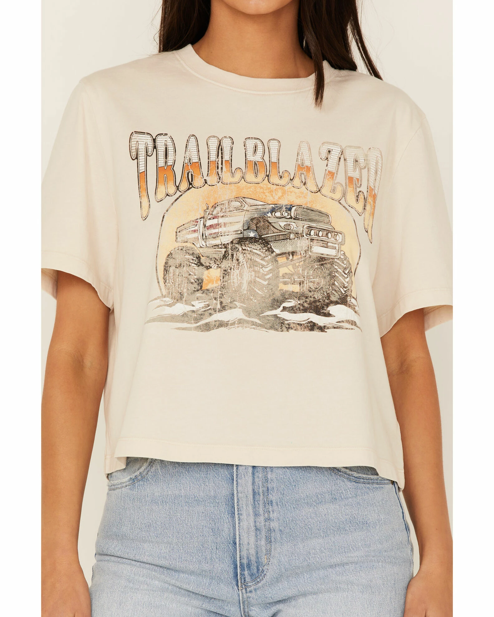 Cleo + Wolf Women's Trail Blazer Truck Graphic Boxy Crop Tee 3 Cleo + Wolf Women's Trail Blazer Truck Graphic Boxy Crop Tee - Image 3