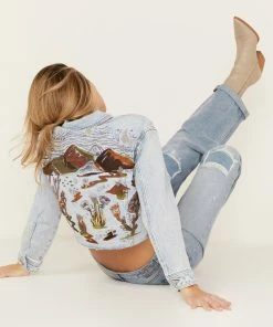Cleo + Wolf Women's Light Wash Stretch Desert Scene Embroidered Cropped Denim Jacket 9 Cleo + Wolf Women's Light Wash Stretch Desert Scene Embroidered Cropped Denim Jacket -Cleo & Wolf Shop 2000373355 412 P4