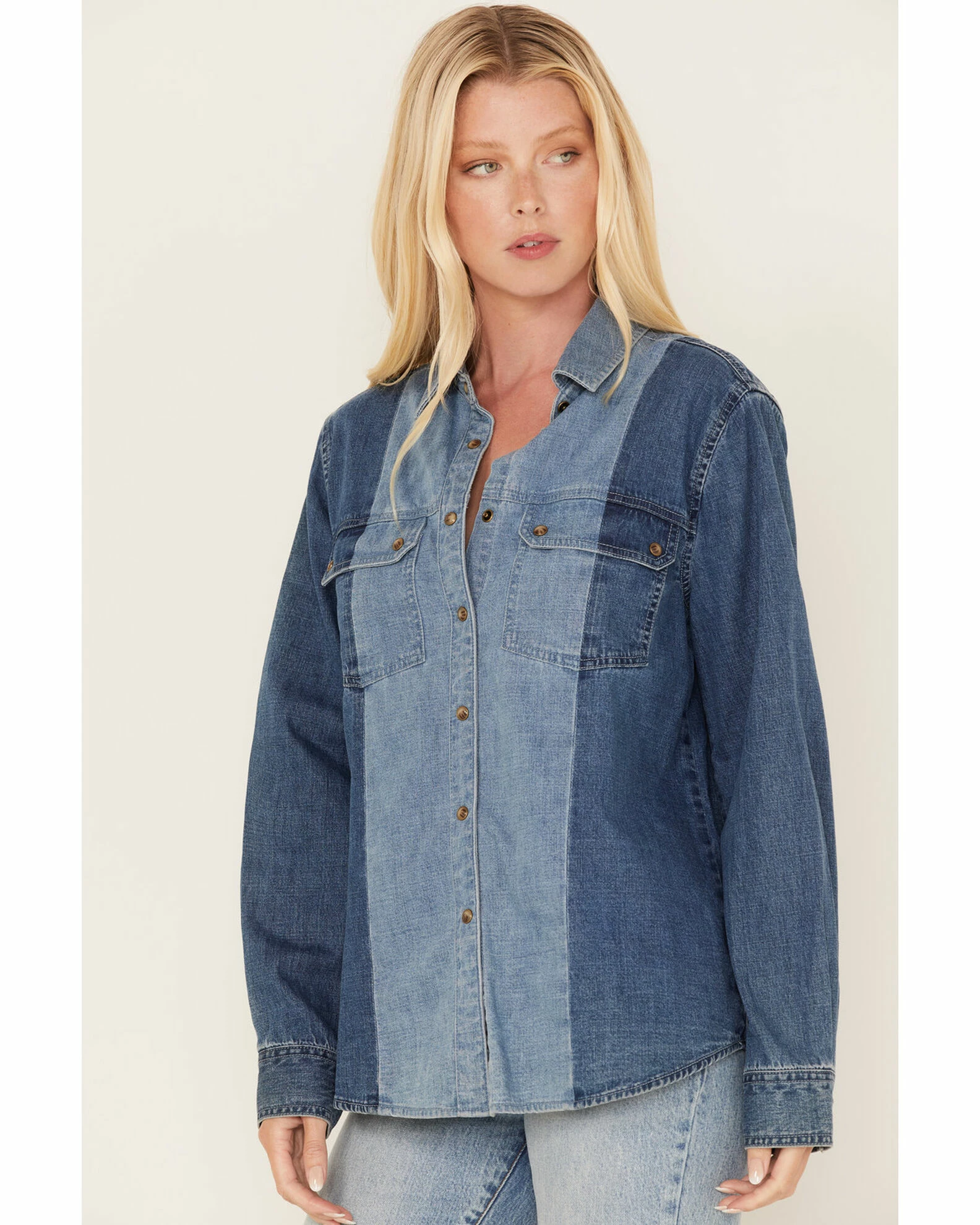 Cleo + Wolf Women's Montana Avenue Two Tone Long Sleeve Denim Snap Shirt Medium Wash 2 Cleo + Wolf Women's Montana Avenue Two Tone Long Sleeve Denim Snap Shirt Medium Wash - Image 2