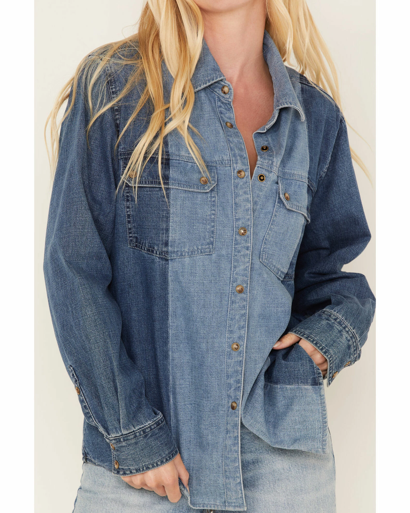 Cleo + Wolf Women's Montana Avenue Two Tone Long Sleeve Denim Snap Shirt Medium Wash 3 Cleo + Wolf Women's Montana Avenue Two Tone Long Sleeve Denim Snap Shirt Medium Wash - Image 3