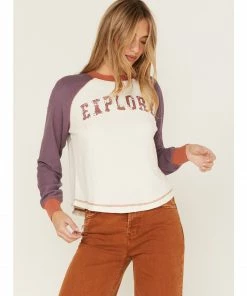 Cleo + Wolf Women's Explore Novelty Raglan Shirt