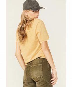 Cleo + Wolf Women's Let's Chill Graphic Tee 7 Cleo + Wolf Women's Let's Chill Graphic Tee -Cleo & Wolf Shop 2000375136 710 P4